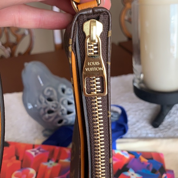 New with tags employees pochettes Louis Vuitton - Picture 11 of 11